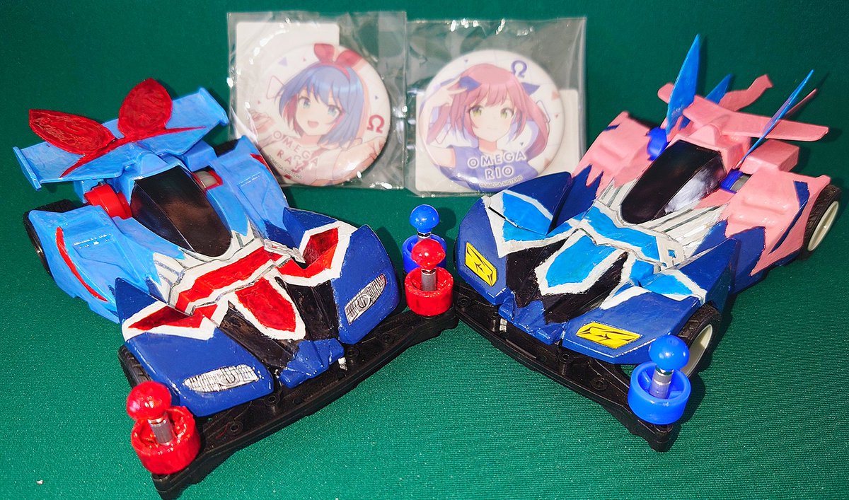 mugichaya's tweet photo. おめがシスターズさんモチーフのVマグナムとVソニックが完成しました！

リボン部分とベルトのΩバックルは結構気に入っている自作パーツです(⁠*⁠´⁠ω⁠｀⁠*⁠)

いつも楽しい動画で元気を貰ってます!
会いに行けるイベントもいつか行ってみたいですね～

#ミニ四駆 #mini4wd #おめシス https://t.co/KPiyQguyEV