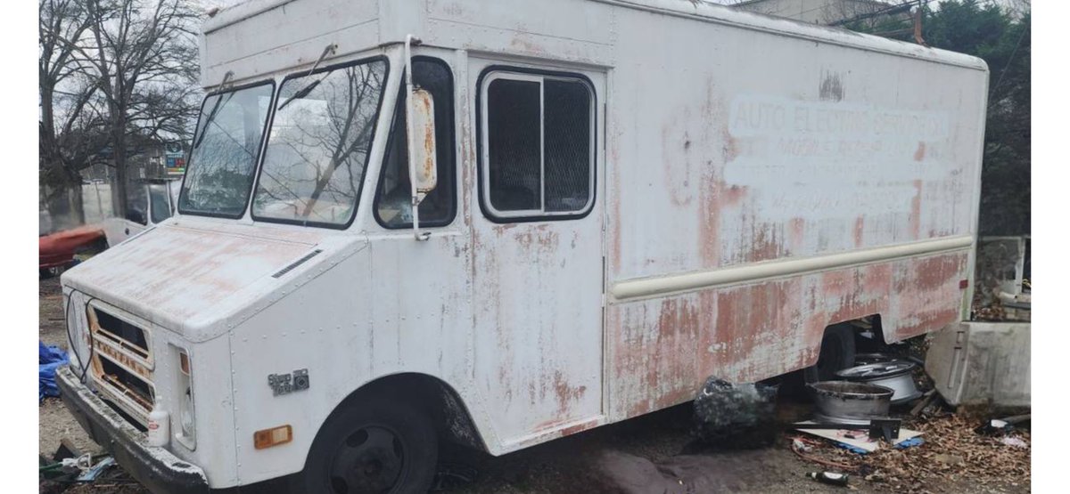 IamWeb3JB's tweet photo. She might be too Toasty for #BirdFly’s upcoming roadtrip build #series…

We find out in the AM 👀

1977 #Chevy Step Van w/350 &amp; a 400T

💪 If you know you know✅

#carbureted 🔥💨🚀

#threefifty #turbomatic #likeArock #build #THF #PP365 #roadtrip #rv #vanlife #solar #nomad #DIY https://t.co/XrFjNWW6lS