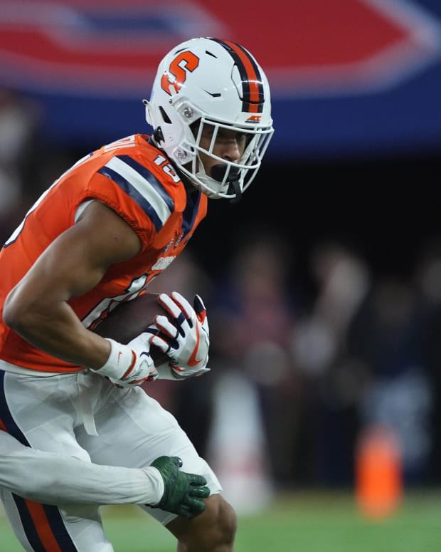 KaylibSingleto3's tweet photo. I am blessed to receive an offer from @CuseFootball !!!

Thank You 

Coach @franbrowncuse 🍊 

@coachparker85 @coach_2cap 
@coach_E_Rob @AMannicciCuse
@coach_stork https://t.co/abEGQDQJs0