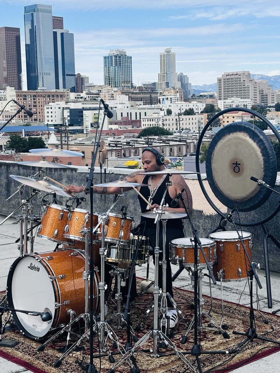 Current mood on a Saturday night… 
📸: @tatifasan 
#franklinvanderbilt #rockandroll #drummer #insatgram #drums #losangeles #saturday #ludwigdrums #paistecymbals #picoftheday #skyline #passion @ludwigdrumshq @paistecymbals @remopercussion @vicfirth