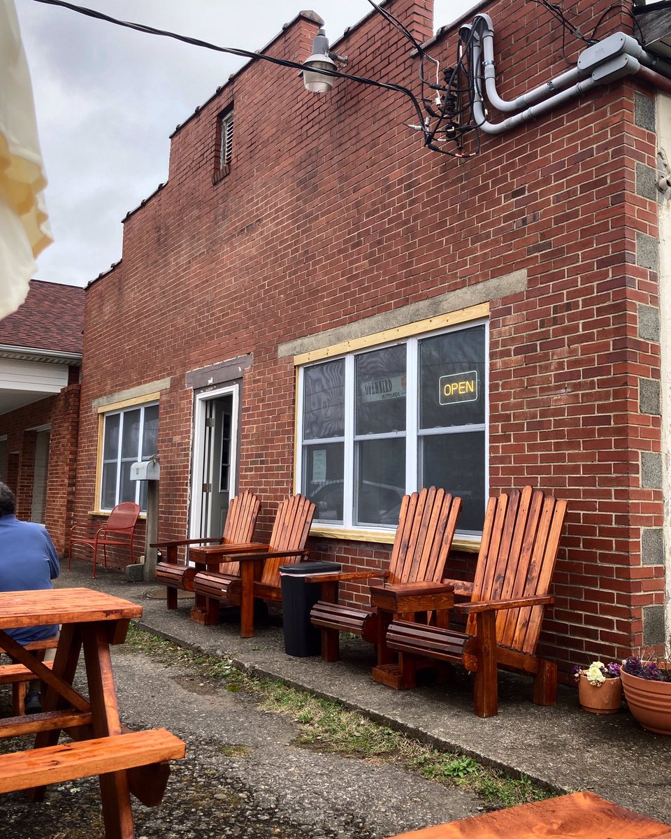ivanrich's tweet image. Our neighbor Ovenbird Kitchen this afternoon / bagels, muffins, babka, mmmmmmmmm #Swannanoa #avleats