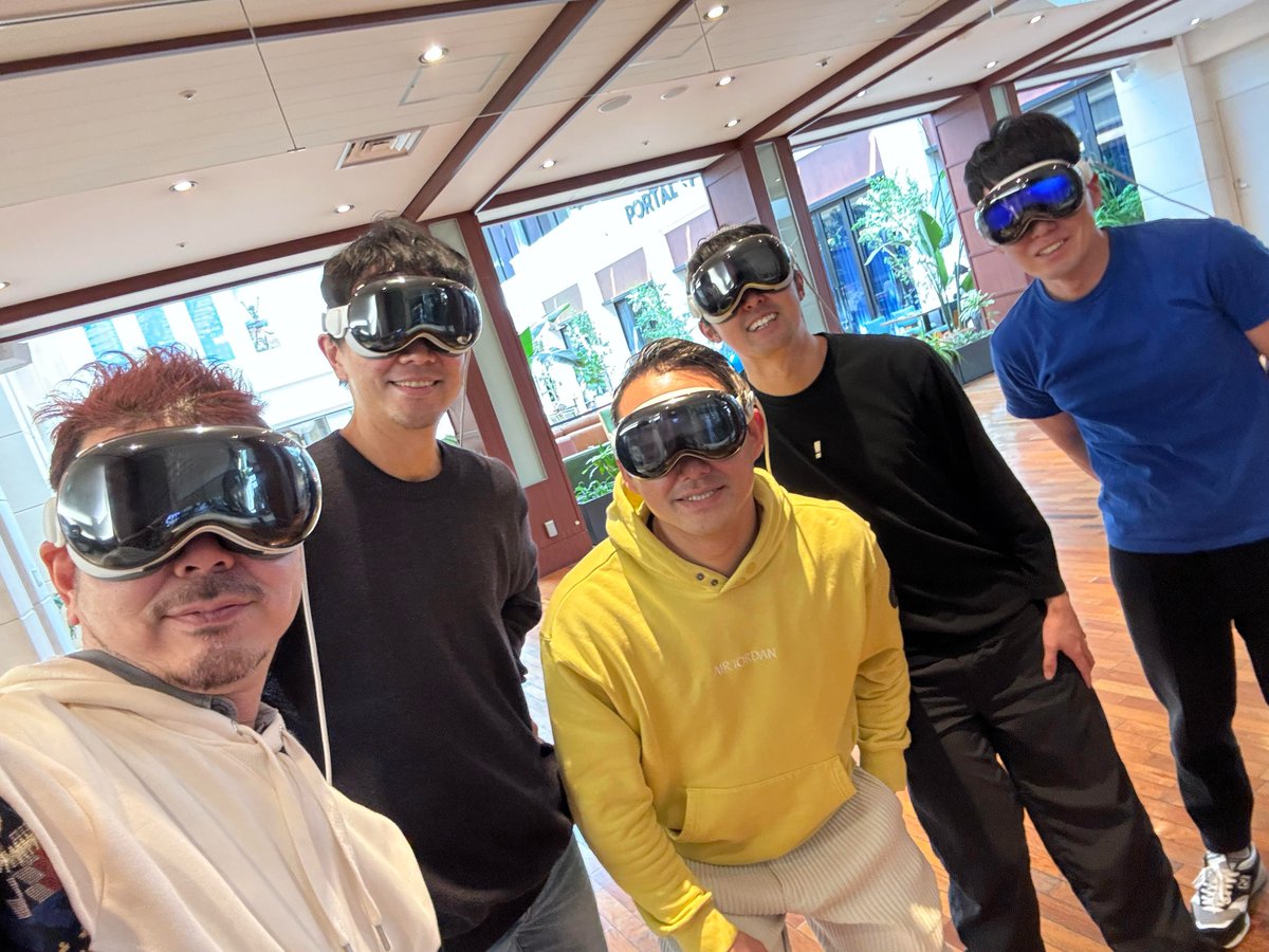 mktnjp's tweet photo. Mac Fanさんに取材していただきました！
ここまでApple Vision Proが集まったのは、はじめてなのでわくわくしました！Apple Vision Proの活用シーンや、今後の期待についてお話ししています。5月号のMac Fan に載る予定です！ https://t.co/j4aYJ9aRbm