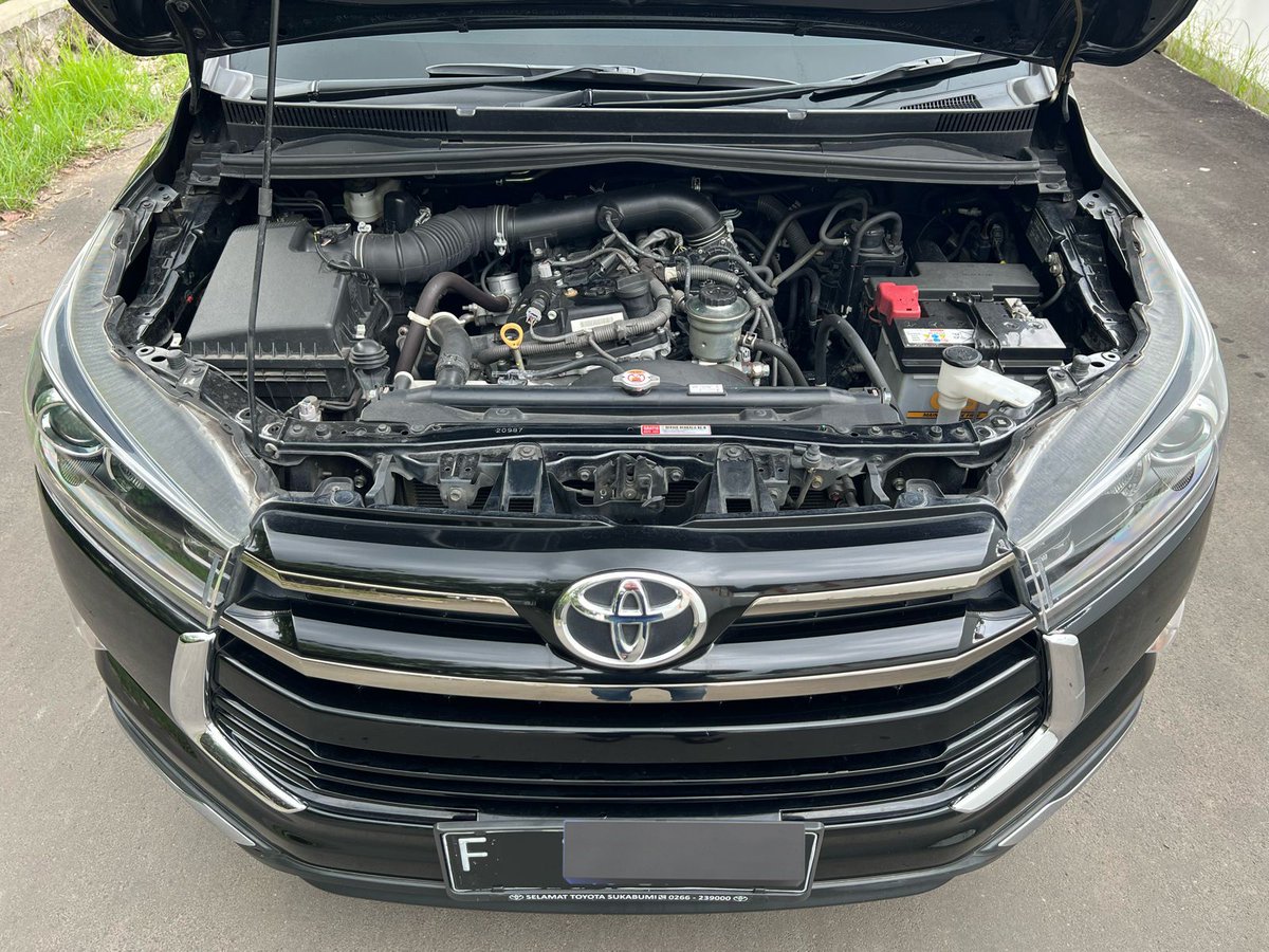 MasMasBiassaa's tweet photo. Innova mau old ataupun ANKI emang mobil paling masuk akal sih menurut Saya, soalnya dia bandel, irit, tangguh, kenceng, nyaman & perawatan tergolong murah.

Mobil yang menjadi imej Ketahanan Finansial Keluarga ini emang layak dihargai mahal karena emang banyak untungnya buat dipakenya ketimbang mobil lain, selain itu nih mobil emang sukses menjadi persona dari calon bojo yang sederhana, ora manja, siap diajak kerja, perawatane mudah tur tumpakane penak masio tukune rodo larang.

Oiya, kalo Saya bilang era diesel irit itu udah mati bareng isusyu panther & era kijang bensin boros boros itu udah mati bareng kijang 7K kira kira pada setuju ga Paman?

Soalnya menurutku yg namanya Innova sekarang udah 11-12 kalo mo adu irit2an sama yg solar, selain itu sepengamatan saya yg beberapa kali gonta ganti bawa disel & bensin, dapetnya masih mirip2 juga soalnya

Cuman diesel emang menang murah ajasih, solar cuman 6800,sementara pertalit 10rb seliter

Yok Diskusi🤌🏻

Toyota Innova Venturer 2019 2.0 AT

Tangan Pertama Pajak Hidup Taat 10.24
Odo 20rb
Captain Seat
Mobil Rapi & Glowing
Ban Tebal
AC Nyesss
Jaminan Bukan Ex Laka & Banjir

370 Juta Nego

https://t.co/9KgdzMcHuX