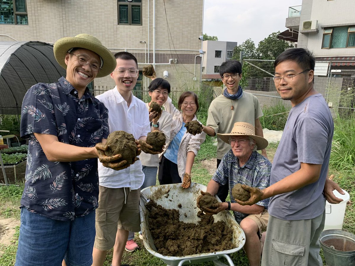 BrightBirdBio's tweet image. CPP 牛糞窖堆肥

過去半年，生活上要接受很多命運帶來的轉變，身心也需要很多時間去適應，所以有些上年十月份的工作坊的資料也沒有記錄。最近由於左手受傷，神明也指引要多休息，趁有時間便作記錄一下。

brightbirdbio.com/?p=3431