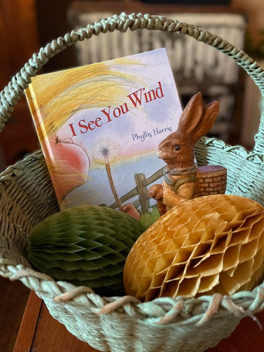 Doesn’t my book, I SEE YOU WIND, look great in this vintage Easter basket? It’s a great spring read for the Littles in your life! #kidlit #childrensbooks #kidsbooks #bookstagram #books #illustration #picturebooks #reading #picturebook #raisingreaders #kidsbookswelove #read