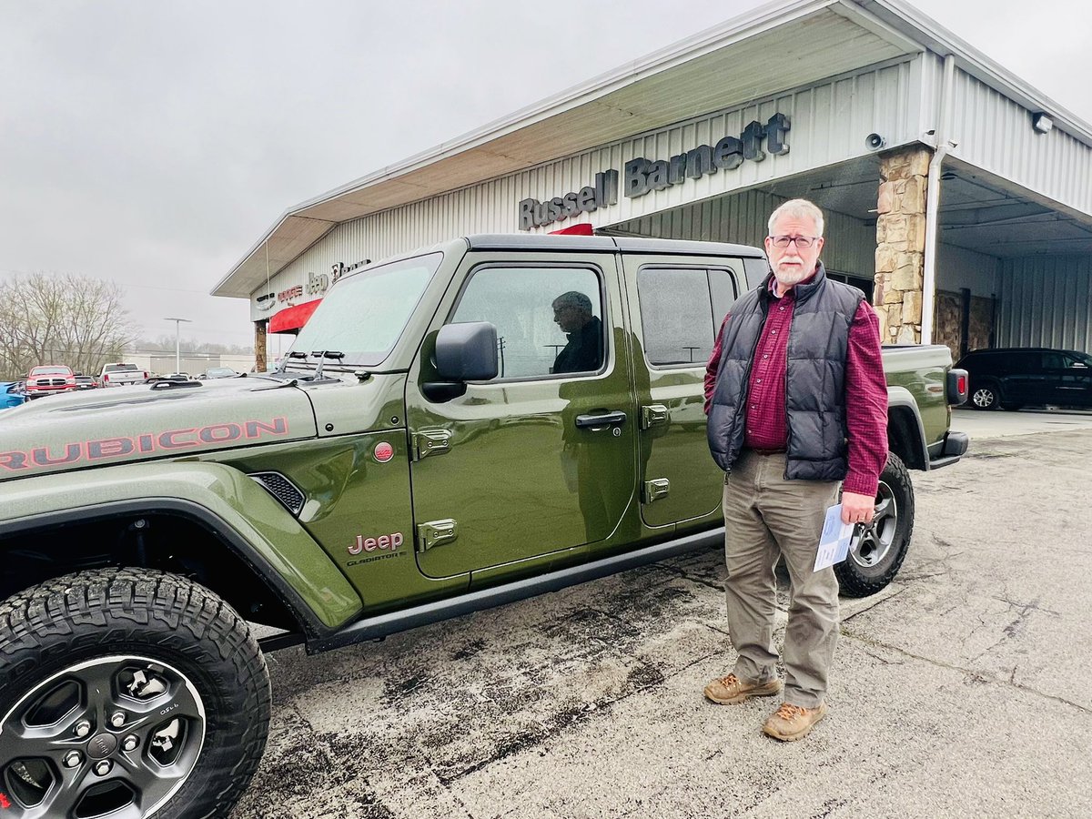 It’s Jeep #6️⃣ for us! Bob’s first NON-black truck! Ready to pull the boat to the lake or go for an out west adventure! The old BLACK Dodge has been demoted to just a work truck! 😆💚⛰️
#Jeep #ItsAJeepThing #JeepFamily #JeepLife #JeepLove #Adventure #OlIlllO #jeepwranglerrubicon