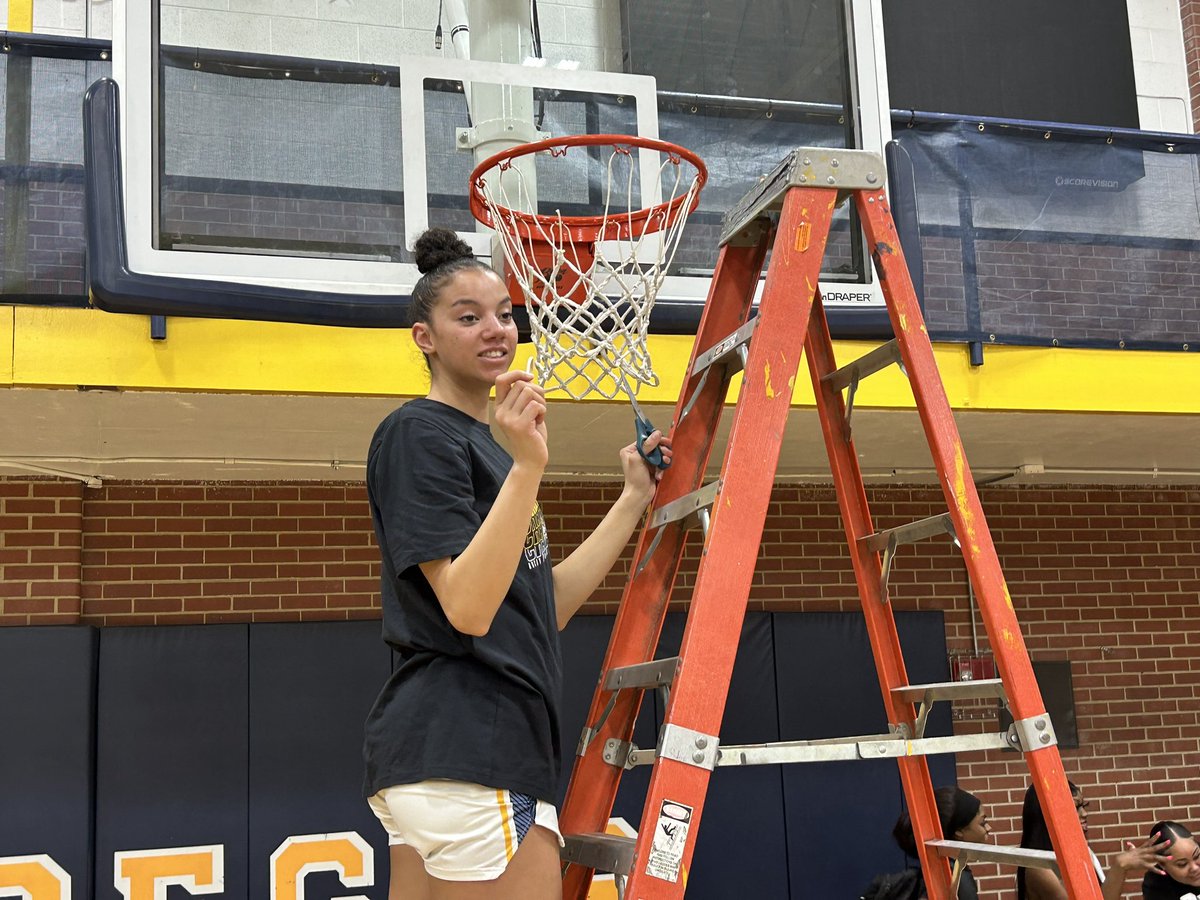 Ran it back!!!!! RMAC Champs….. Again <a href="/SydneySpeights/">Sydney Speights</a>