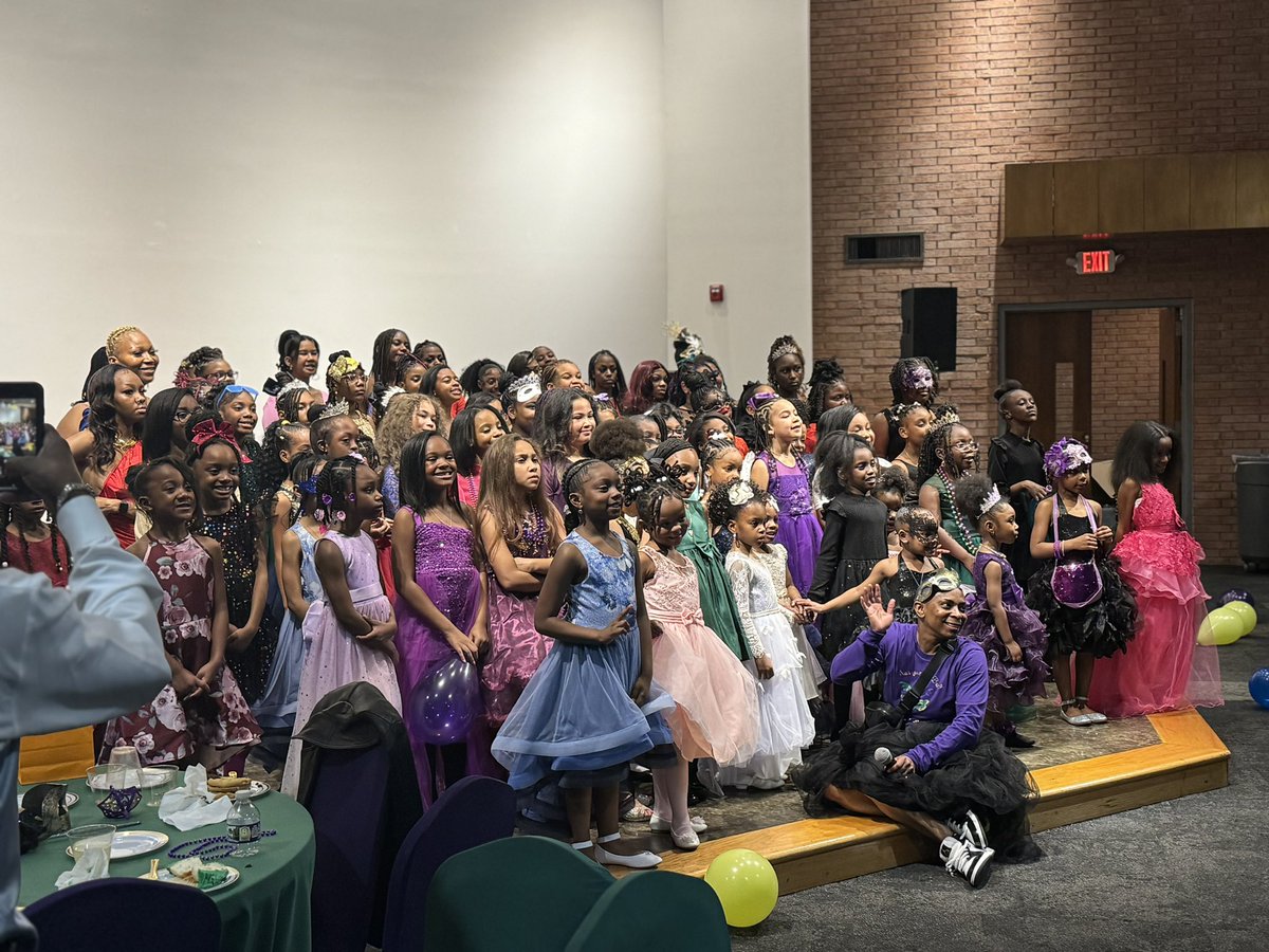 6iXX_Shotz's tweet image. “Some superheroes don’t wear capes, they wear Jordan 1s” 

#DaddyDaughterDance 🖤