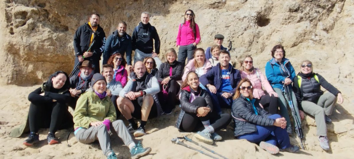 Porque hoy eran las personas lo importante, personas que reman hacia un mismo objetivo, personas que crean ambientes agradables para trabajar, personas que cuidan a personas. 
1ª jornada “Humanizando la gestión “
GRACIAS
No estamos todos….. pero están