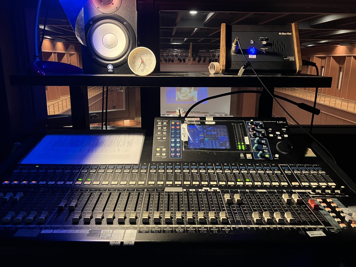 p1cstaff's tweet image. おはようございます！
今日は音響管理業務。
お隣りの照明さんと明日からの現場の打合せしとります(^^)

#音響管理業務 
#LS9 
#デジミキの名機 
#睡魔との戦い