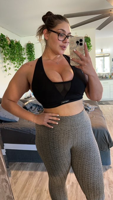 Watch Pregnant Fit Sid 💗's leaked NSFW photo on TwXstars