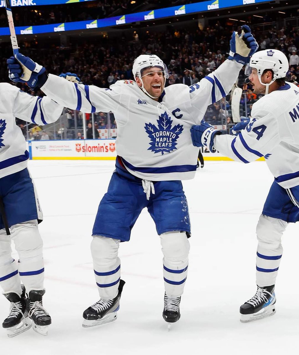 JeremyRidgewell's tweet photo. LEAFS WIN!!!
#LeafsForever https://t.co/5oOkLyx3kQ