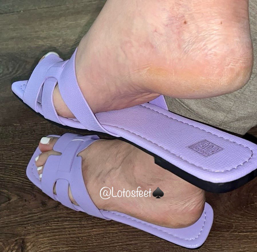 Lotos4bbc's tweet photo. New pedi #feet #heels #qos #milf4bbc #slutwife♠️ #maturewife4bbc https://t.co/wlPhaQzQD8