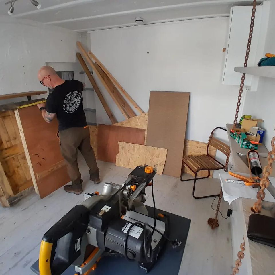 🙌 🌊 🙌 

Geopark Partners @thecovediscoveryproject are opening their own shop at Brixham Harbour!! ⚓ 🛥️ 🎉 

Stay tuned for the official opening (hopefully in Easter). 

We wish you all the best! 👍 🍀