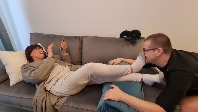 Mountain retreat with Faith - part 1 - slippers and foot domination https://t.co/XSFc5ts5e9 https://t