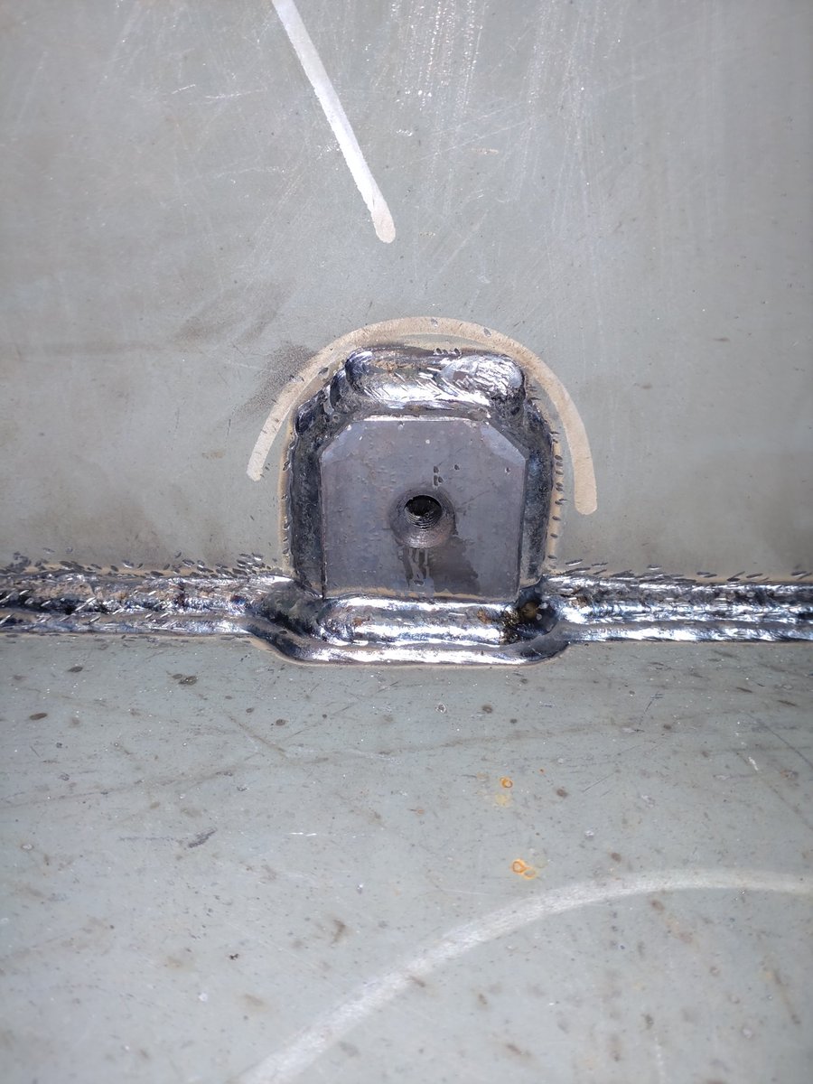 MS__TECH's tweet photo. これなにか知ってる？
APと書いてエアーピースって言います。船のタンクや機関室など海水や燃料など液体が内や外に出入りしないように漏れながないかチェックするためのものですね。真ん中の穴にエアーを流し込んで圧力をかけて検査するわけです。

#造船あるある
#AP
#溶接 https://t.co/bIZok7aq3C