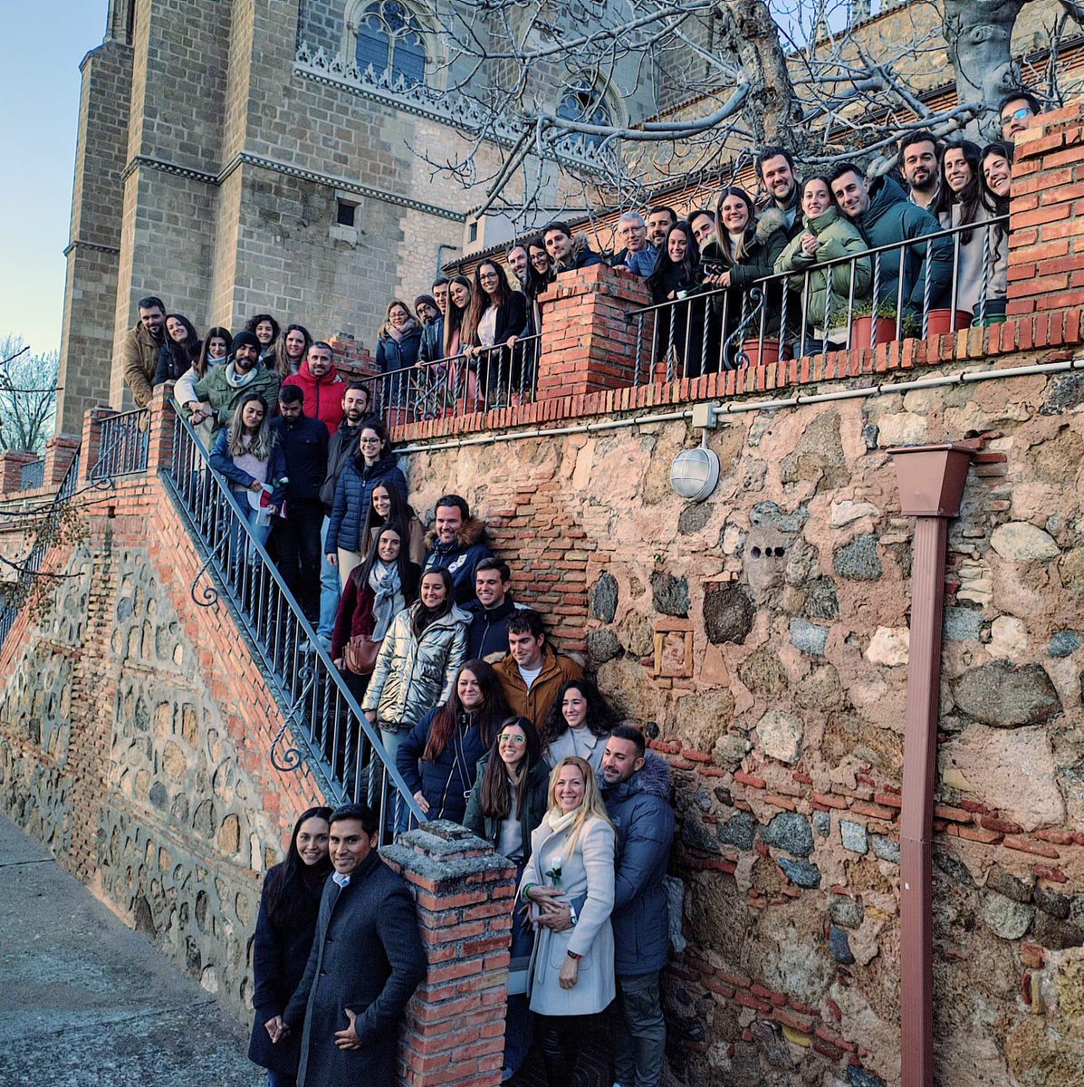 Ayer 9 de marzo, el MFC Toledo ha realizado un encuentro con 23 parejas de novios que van a recibir el sacramento del matrimonio en la iglesia de San Juan de los Reyes.
Ha sido una tarde gozosa y bonita,  con unas charlas sobre el diálogo y la espiritualidad matrimonial.