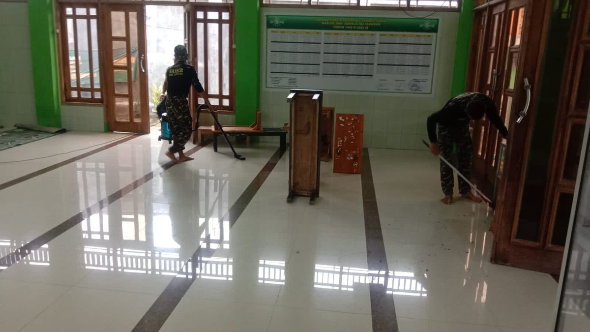 Banser Grebek Masjid Dalam rangka menyambut Bulan Suci Ramadhan Banser Magetan melakukan giat bersih-bersih Masjid hari ini, dilaksanakan di 18 PAC dan 225 Ranting se Kabupaten Magetan serta melibatkan 5221 banser #SpiritBaruAnsorJatim