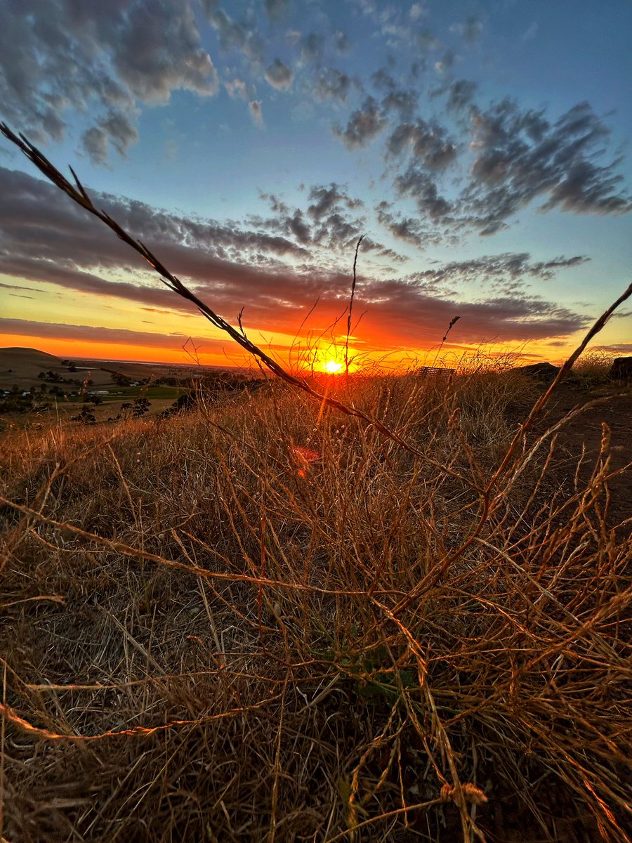 Nikletitbee's tweet image. #Sunrise and #Sunset #Colac #RedRock #Victoria #Australia