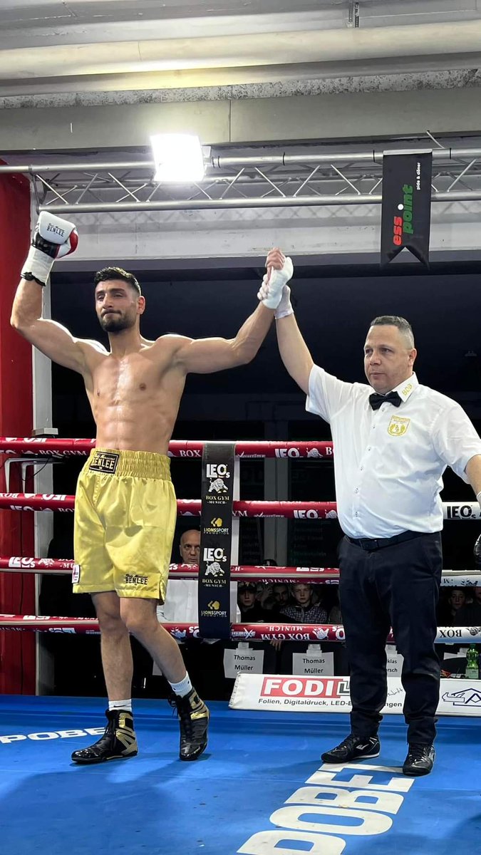 Sieg für Mandy Böhm und Serhat Parlak vom UGRO Boxteam bei LEOs fight night in München! 

#boxen