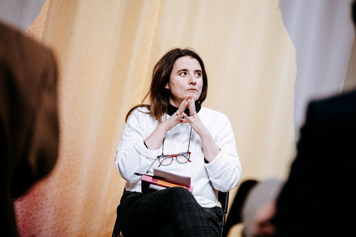 Oresta <a href="/Silabriedis_/">Orests Silabriedis</a> saruna ar itāļu rakstnieci un mītu pētnieci Džuzepīnu Norču, kuras luga “Orestija ar sievietes sirdi” Gunas Zariņas lasījumā tika rādīta fon Stricka villā. <a href="/homonovus/">HOMO NOVUS</a> 
klasika.lsm.lv/lv/raksts/dien…