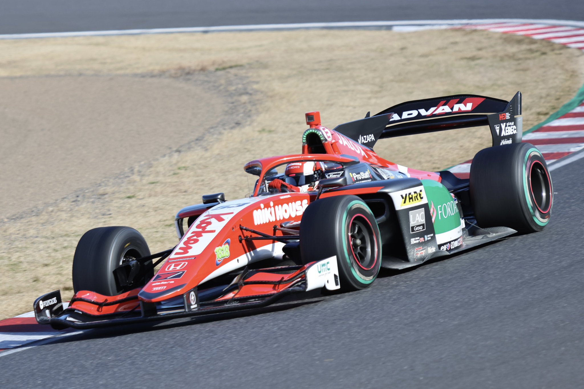サーキットの天使たち2 2002フォーミュラニッポン開幕戦（鈴鹿）② Fニッポン開幕戦、小暮が初優勝、PIAA NAKAJIMAは1-2
