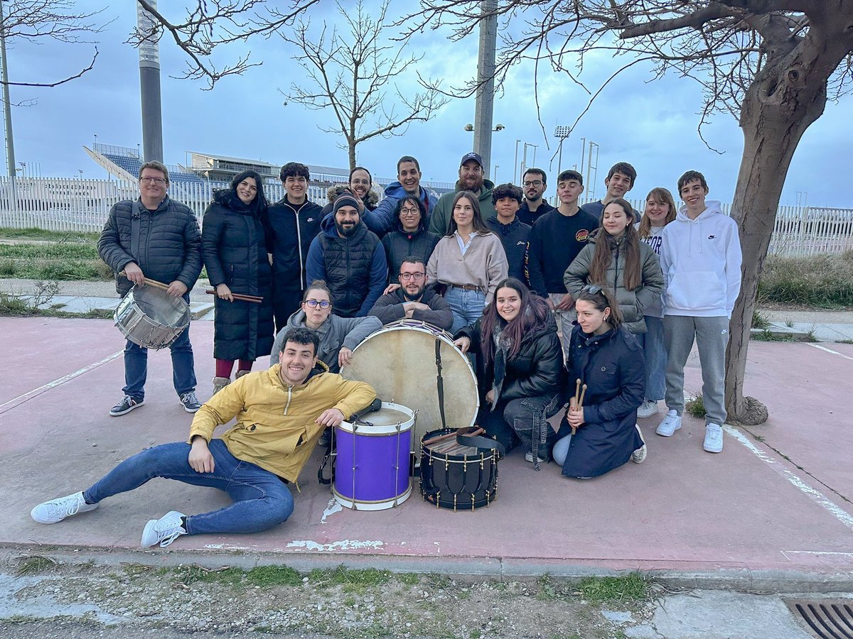 ¡Toda la suerte del mundo a nuestra cuadrilla de concurso! 🍀¡Es un verdadero orgullo verlos representar a nuestra cofradía hoy! ¡Gracias por su compromiso y dedicación! Estamos seguros de que lo vais a hacer fenomenal. ¡Vamos equipo! 

#concursotamboreszaragoza
#SemanaSantaZgz