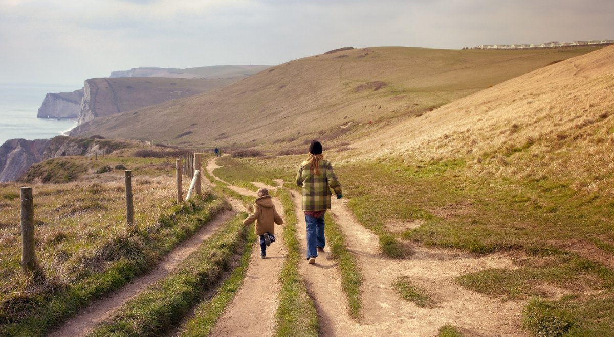 Happy Mother's Day! If you're planning on a trip to the coast with your loved ones today, please make sure to stay safe and enjoy yourselves with the following safety tips on our website: hmcoastguard.uk/coast If in trouble, call 999 and ask for the Coastguard. #MothersDay