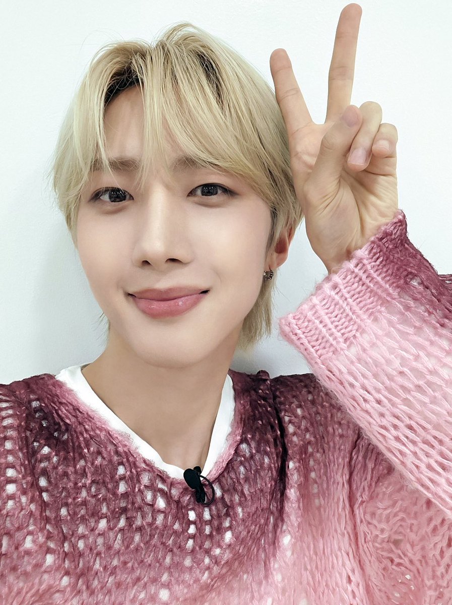 [📢] MBC <#복면가왕> 출연 안내

잠시 후, MBC '복면가왕'에 후이가 출연합니다! 
오랜만에 복면가왕을 찾아온 후이의 추리 실력은 과연 어떨지 🧐
유니버스! 지금 바로 본방사수 함께해요 ♡

#펜타곤 #PENTAGON
#후이 #HUI
