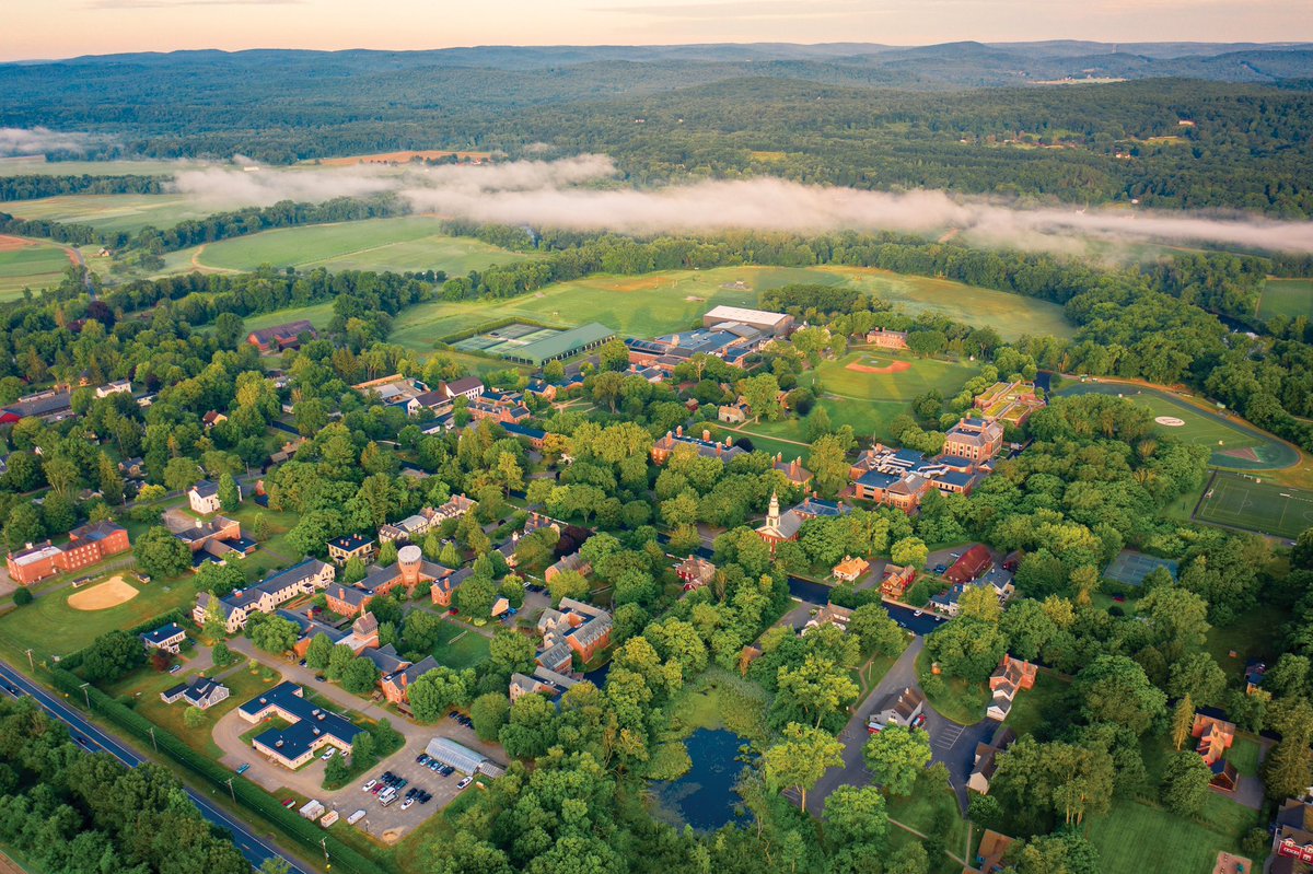 Congrats to our newly admitted student-athletes! Welcome to the Big Green family! #RollSkatingDoors