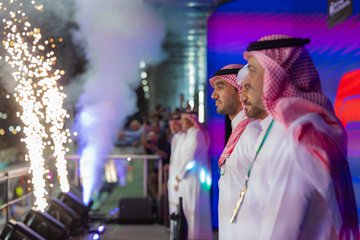 SaudiTVEN's tweet photo. HRH Sports Minister @AbdulazizTF awards Max Verstappen, winner of #SaudiArabianGP 🏆🇸🇦🏎️ https://t.co/wANF3UILgg