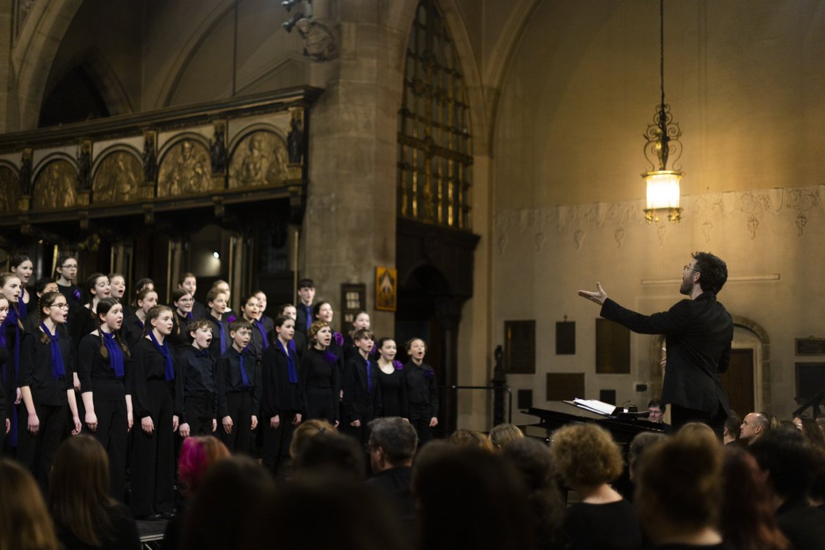 Farnham Youth Choir tweet media
