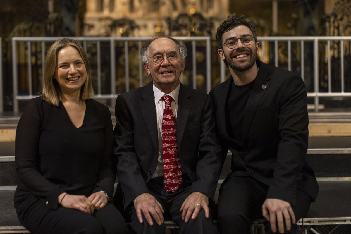 Farnham Youth Choir tweet media