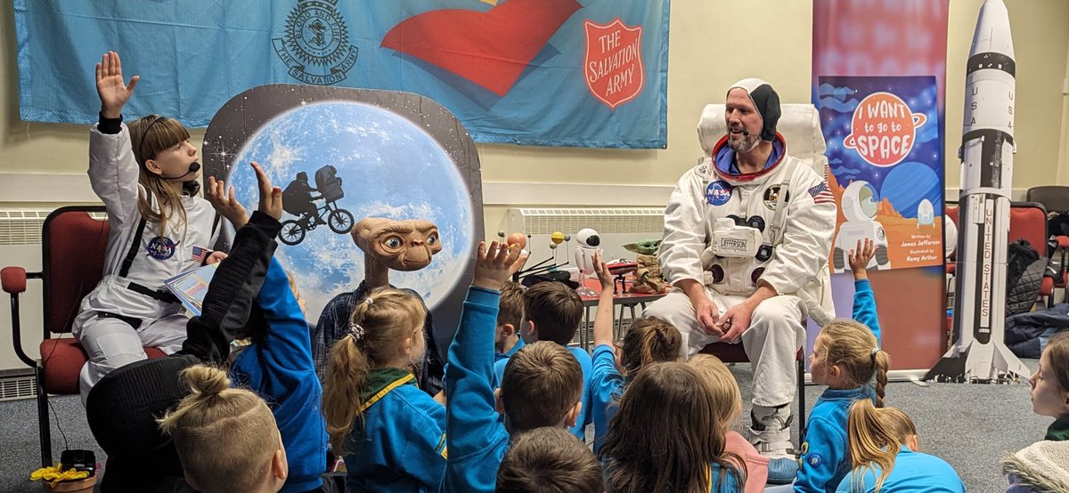 MedwaySpaceMan's tweet photo. Last week we visited 1st Meopham Scout Group in Strood. Fantastic visit with lots of eager Beavers! 🦫#goals #dreams #education #space #inspire #author #books #inspirechildren #scouts #guides #cubs #beavers #brownies #squirrels #kent #spacebadge #learning #ProudToBeMedway @scouts https://t.co/bmFUXllQdd