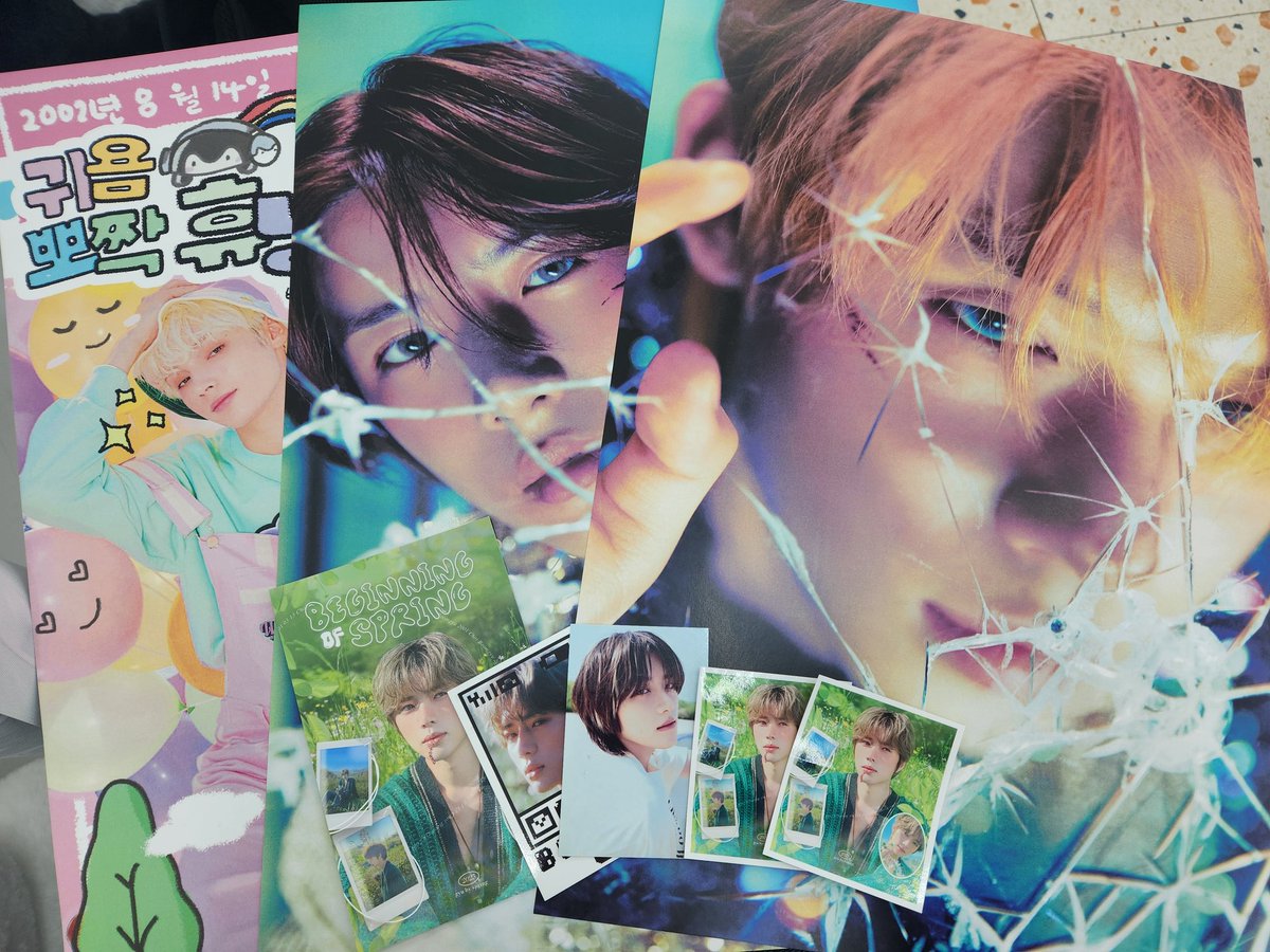 esaed_1005's tweet photo. #wow_beomgyu_bday
카페 안은 다소 심플하게 꾸며져있었어요! 딱 과하지 않고 심심하지 않을 정도로 적당하게 꾸며져있어서 너무 좋았고, 키링 너무너무 귀여웠지만 키링 뽑을 5천원으로 럭드 5번해서 랜덤 포스터3종, 2종세트 포카,엽서1장 받았어요! 음료도 달달구리해서 맛있었고 여러므로 좋았어요 https://t.co/jRtjglCHpl