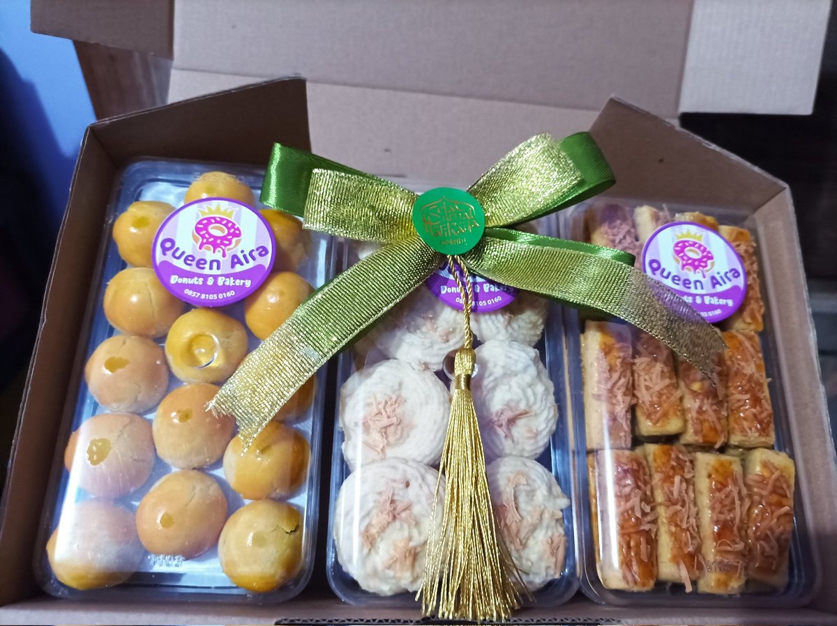 Qu3en_Bakery's tweet photo. Jangan cuma diliatin tapi diorder juga donk 😅😅 https://t.co/BcSEqIURCF