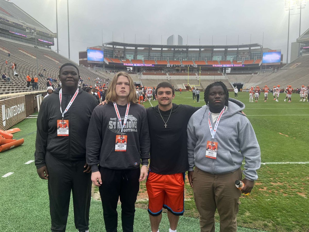 Had a great time at @ClemsonFB. Loved the energy and the atmosphere. Can't wait to be back. @CoachRumph @southpointeFBSC @CoachByrd_