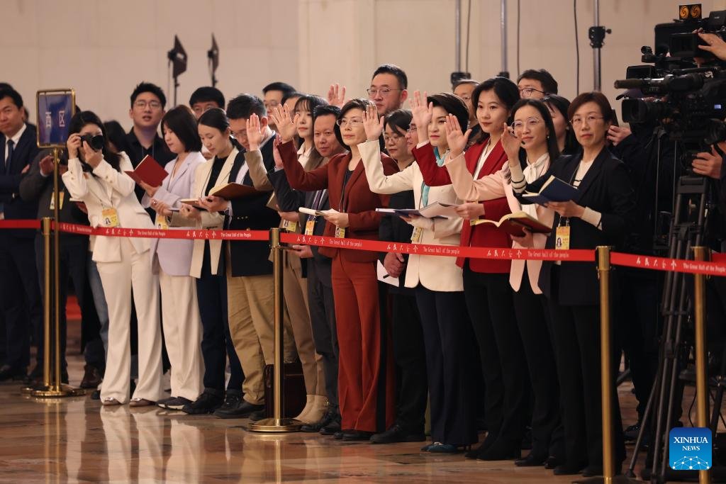 VoiceofPD's tweet photo. CPPCC members interviewed before closing meeting of 2nd session of 14th CPPCC National Committee
#TwoSessions #2024TwoSessions #CPPCC
More pics: https://t.co/G01c8wJkZB https://t.co/dDtmr8adHZ