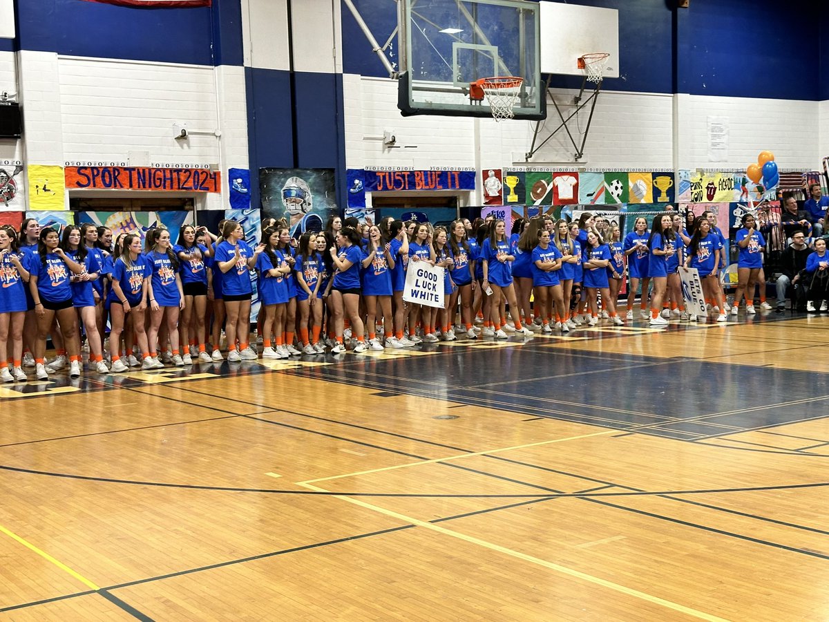 OHSHennessy's tweet image. What a wonderful night at OHS Sportnight!! 💙🤍 great job by all the girls, advisors and all who contributed! Love being part of these traditions #proudAP