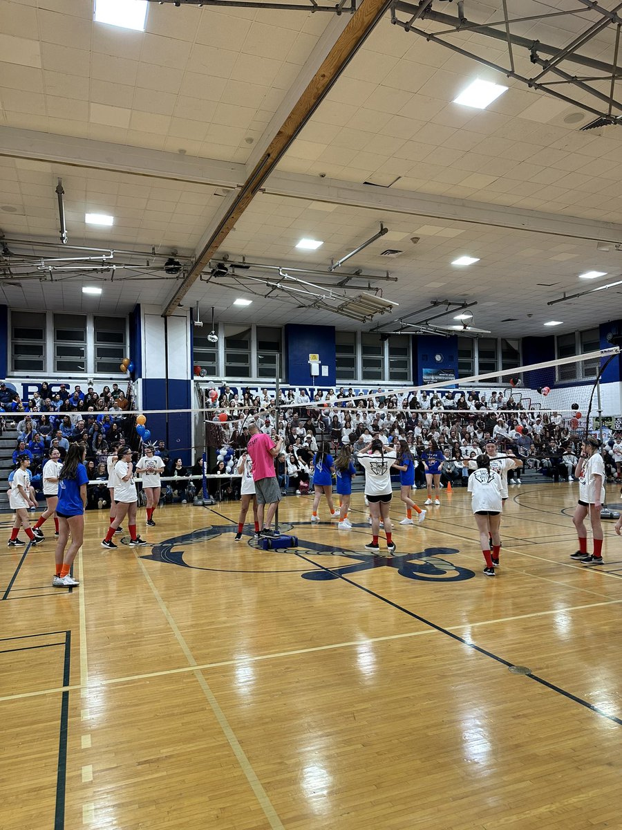 OHSHennessy's tweet image. What a wonderful night at OHS Sportnight!! 💙🤍 great job by all the girls, advisors and all who contributed! Love being part of these traditions #proudAP