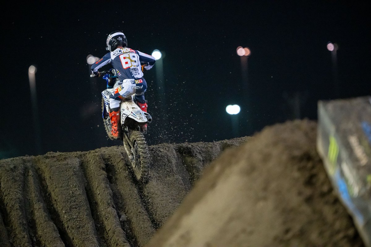 rotoxmoto's tweet photo. Mike Bonacci from ClubMX said Deegan's last turn move on Schock in Birmingham caused a clean break of his already cracked collarbone, effectively ending the #69's Cinderella Season 😩 https://t.co/SuxBDEFh76