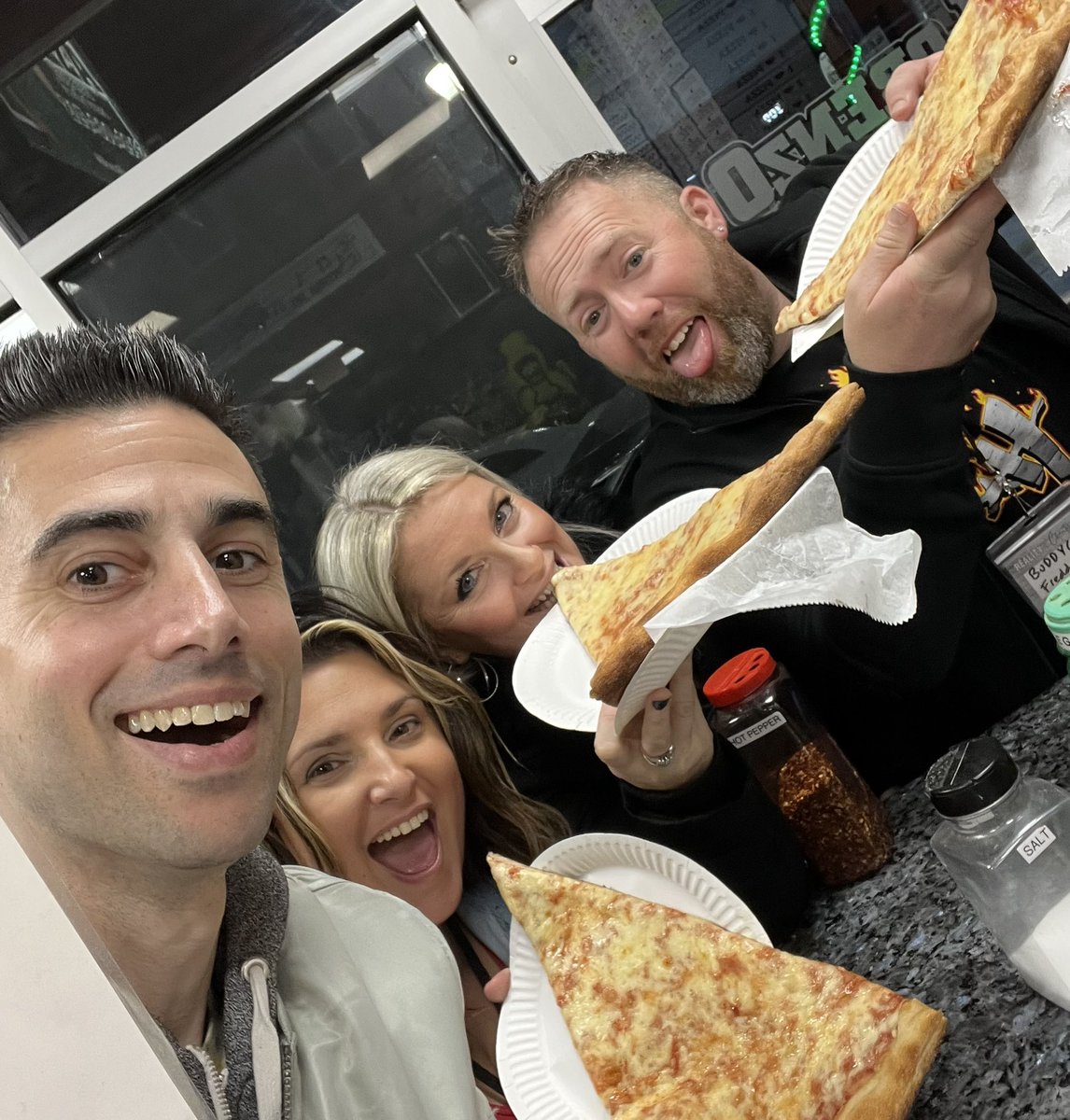 The ONLY way to end a night on South Street 🍕 <a href="/LorenzoandSons/">Lorenzo and Son’s Pizza</a>