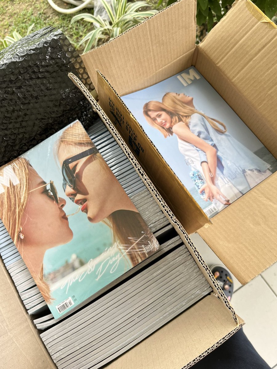 _lunalonewolf's tweet photo. 🌷Giveaway alert🦦 

IM Magazine. (1 copy each for miners, random cover) 

First 5 people to comment mine.

Pick up location: Pasay, Metro Manila Philippines. 🇵🇭

Note: Miner will pay the shipping fee/delivery fee. 

#Beckysangels #srchafreen #FreenBecky https://t.co/PZwv0l2v2T