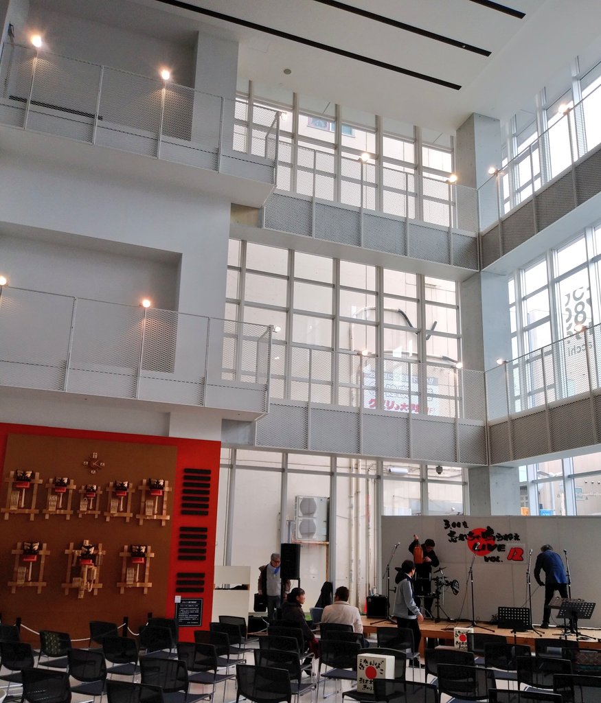 pajime0912's tweet photo. はっちでライブ!始まりますよ~
からくり時計の歯打ちは、
本日14:00~19:00お休み https://t.co/QHrQSYpY9a