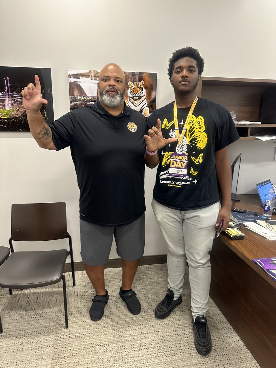 Big thank you to @CoachCRaymond and @CoachBoDavisLSU for inviting Dylan to the LSU Junior Day. Really appreciate y’all looking at one of our kids.