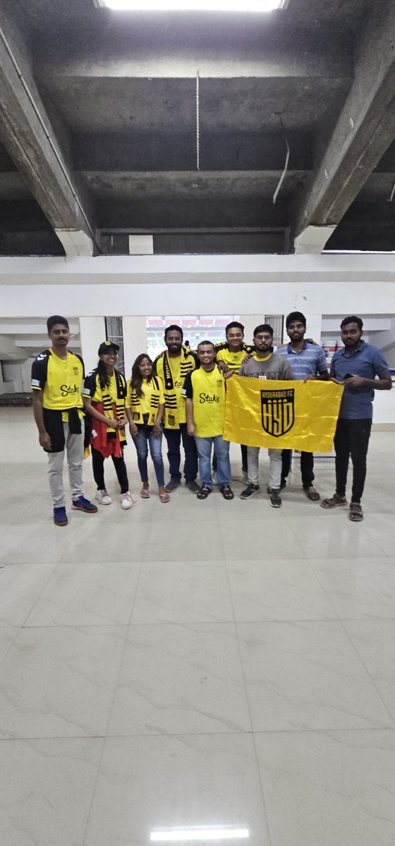 The traveling faithful! Up the yellow and black!💛🖤💪🙌 #HyderabadFC #WeAreHFC