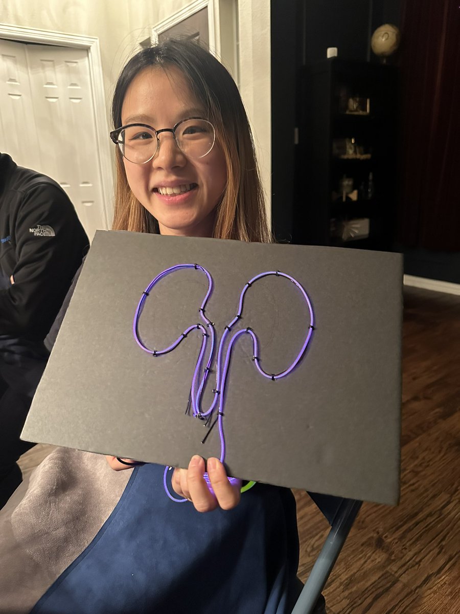 stephanietr612's tweet image. When the attending is crafty… this is what happens! 🤣 I think the fellows enjoyed it 😆 @UTSWNephrology #NephMadness Party!