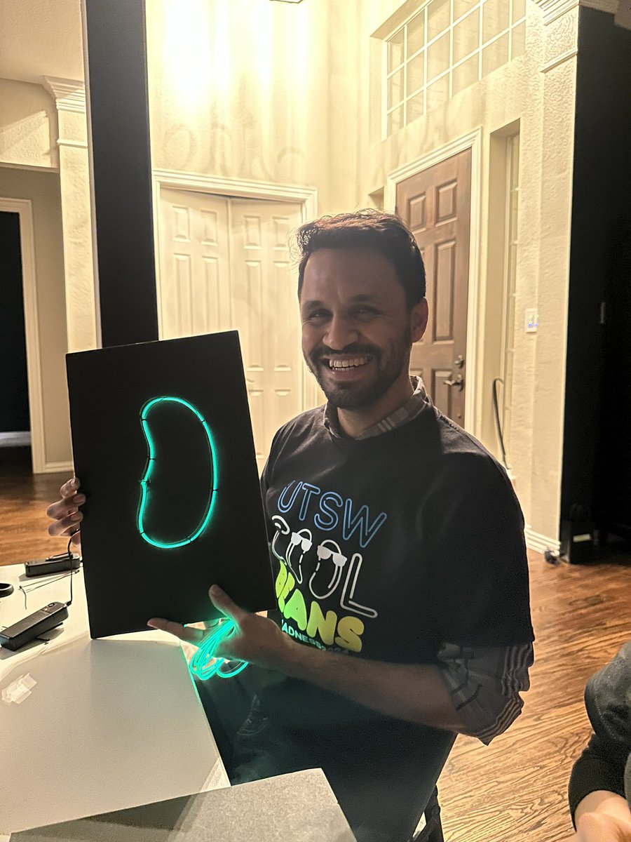 stephanietr612's tweet image. When the attending is crafty… this is what happens! 🤣 I think the fellows enjoyed it 😆 @UTSWNephrology #NephMadness Party!