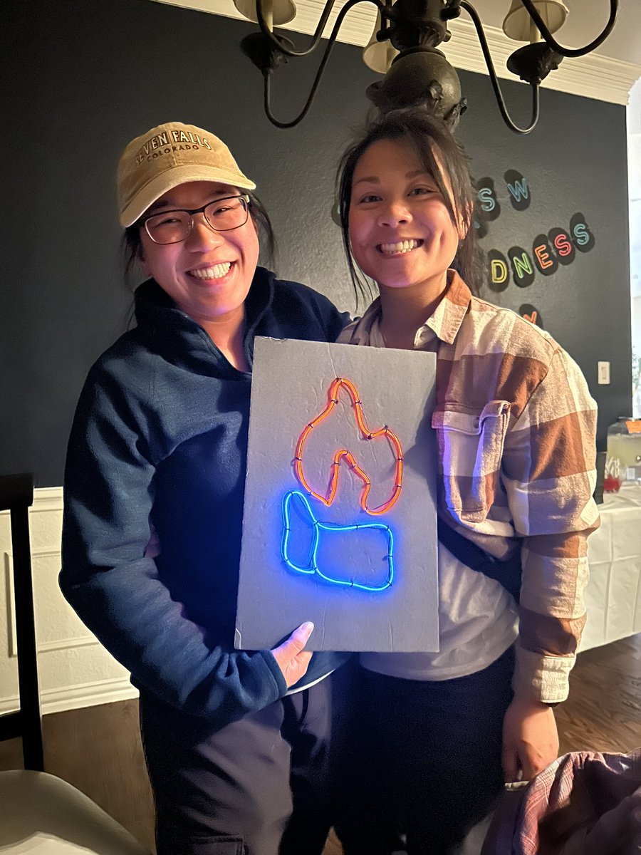 stephanietr612's tweet image. When the attending is crafty… this is what happens! 🤣 I think the fellows enjoyed it 😆 @UTSWNephrology #NephMadness Party!