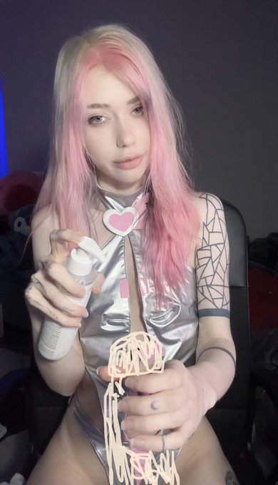 Watch Saekki's leaked NSFW photo on TwXstars